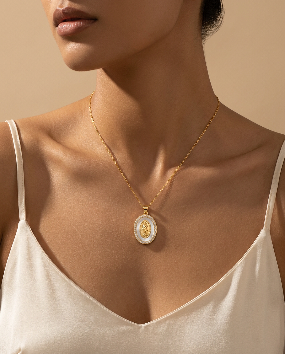 Collar Medalla Virgen Ovalada Dorado