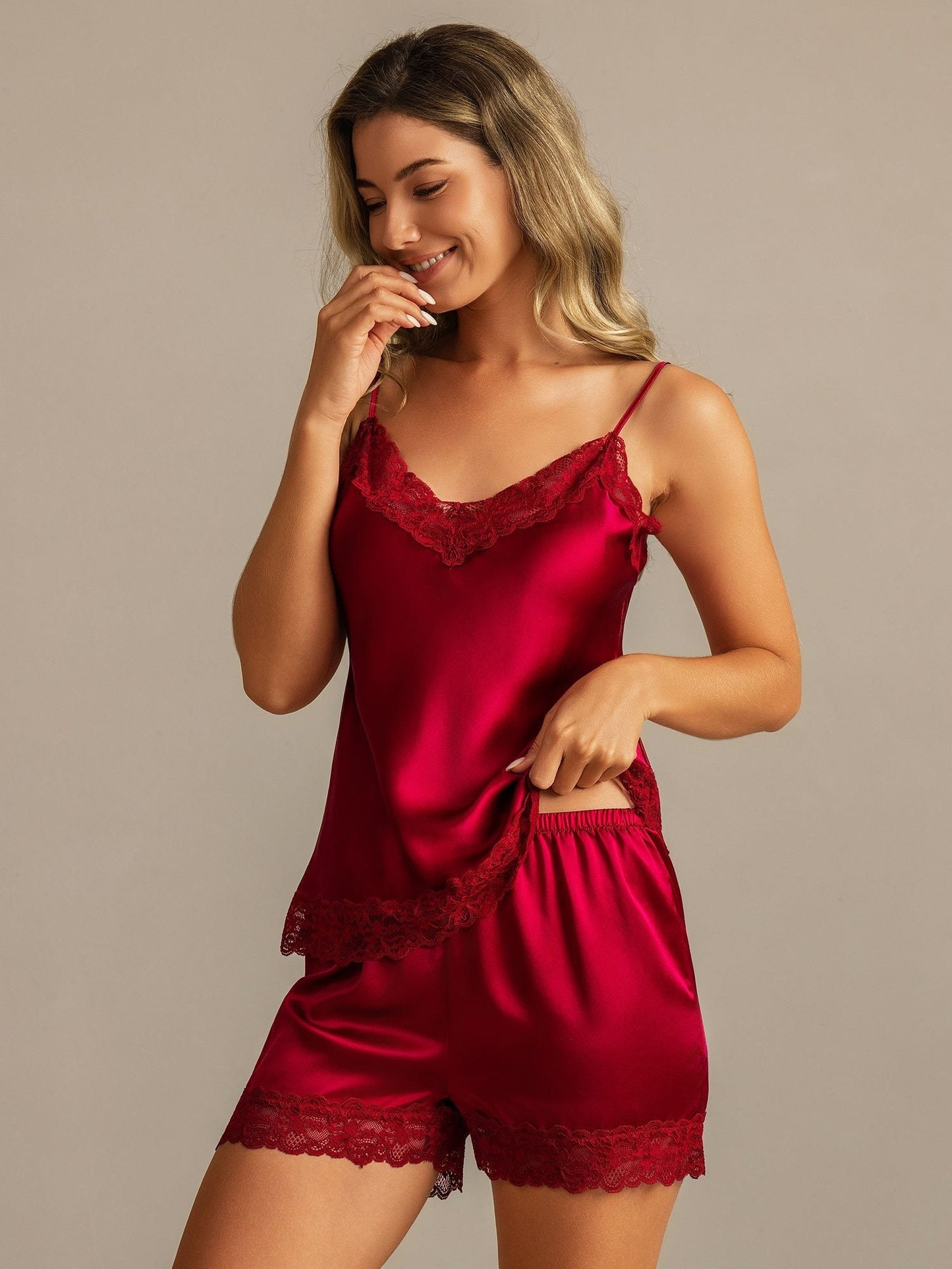 Soie Pure Bordure En Dentelle Bretelles Spaghetti Col En V Ensemble De Camisole Sexy