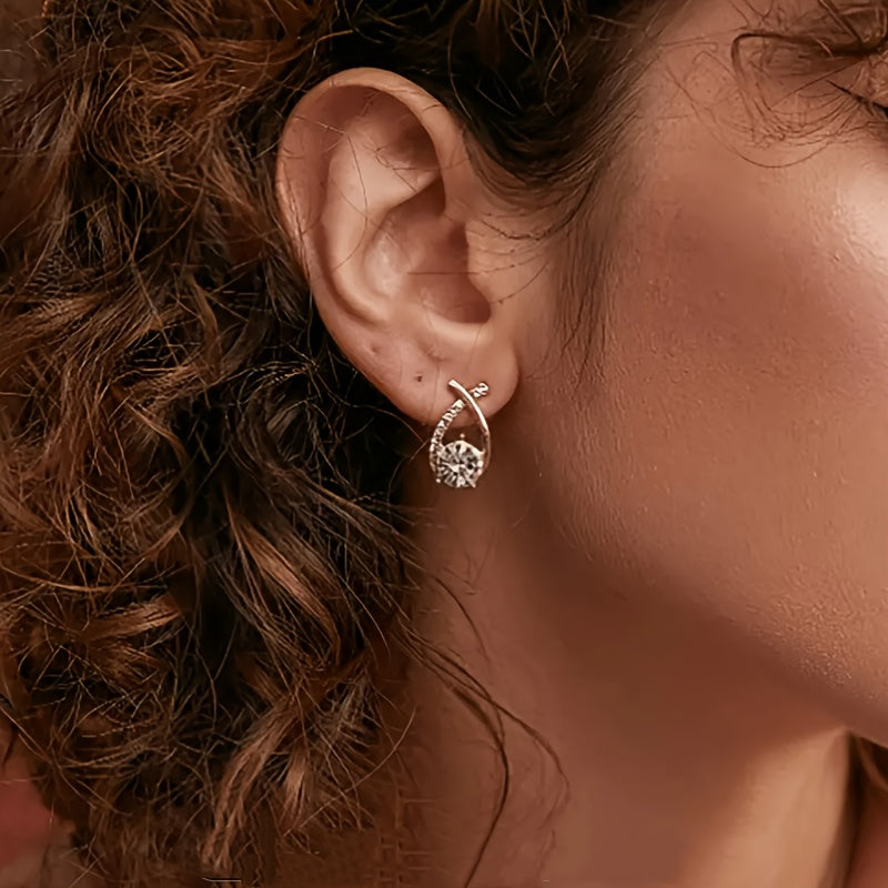 Boucles d'oreilles à puce avec croix dorée et zirconiums