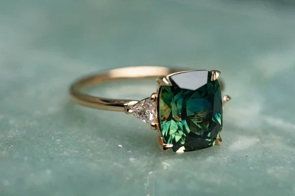 Bague en Or avec Pierre d'Inspiration Vintage