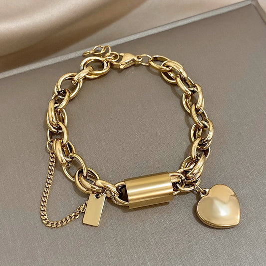 Bracelet épais en cœur en or