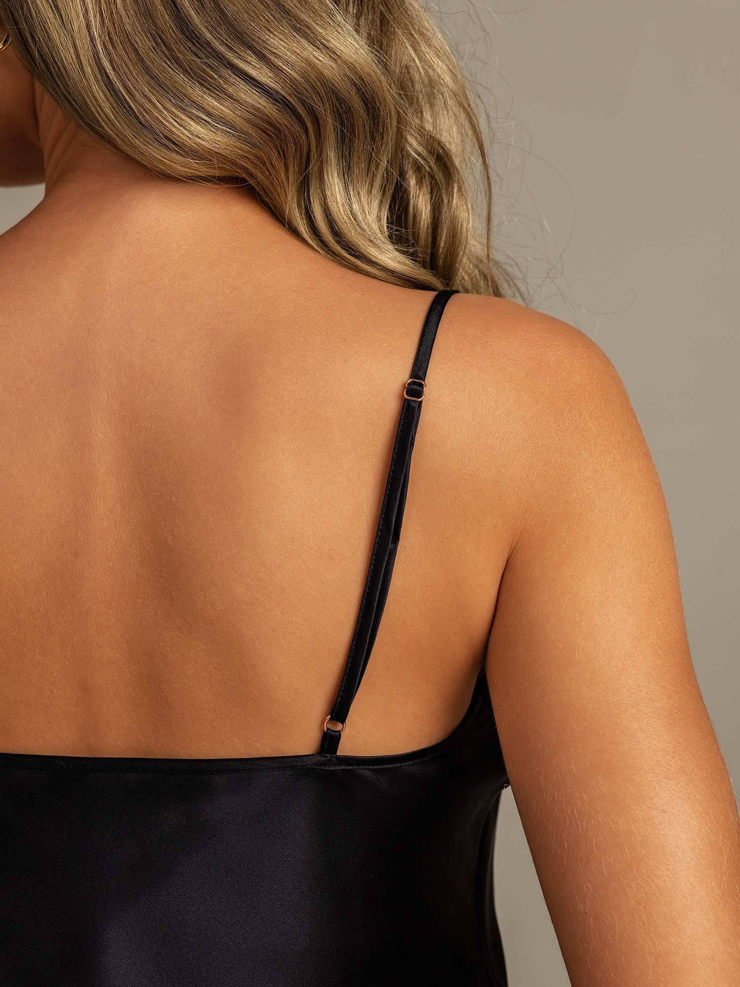 Soie Pure Bordure En Dentelle Bretelles Spaghetti Col En V Ensemble De Camisole Sexy