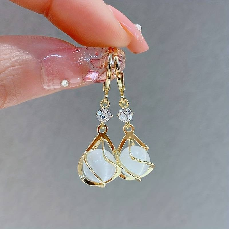 Boucles d'Oreilles Pendantes en Or avec Opale Blanche
