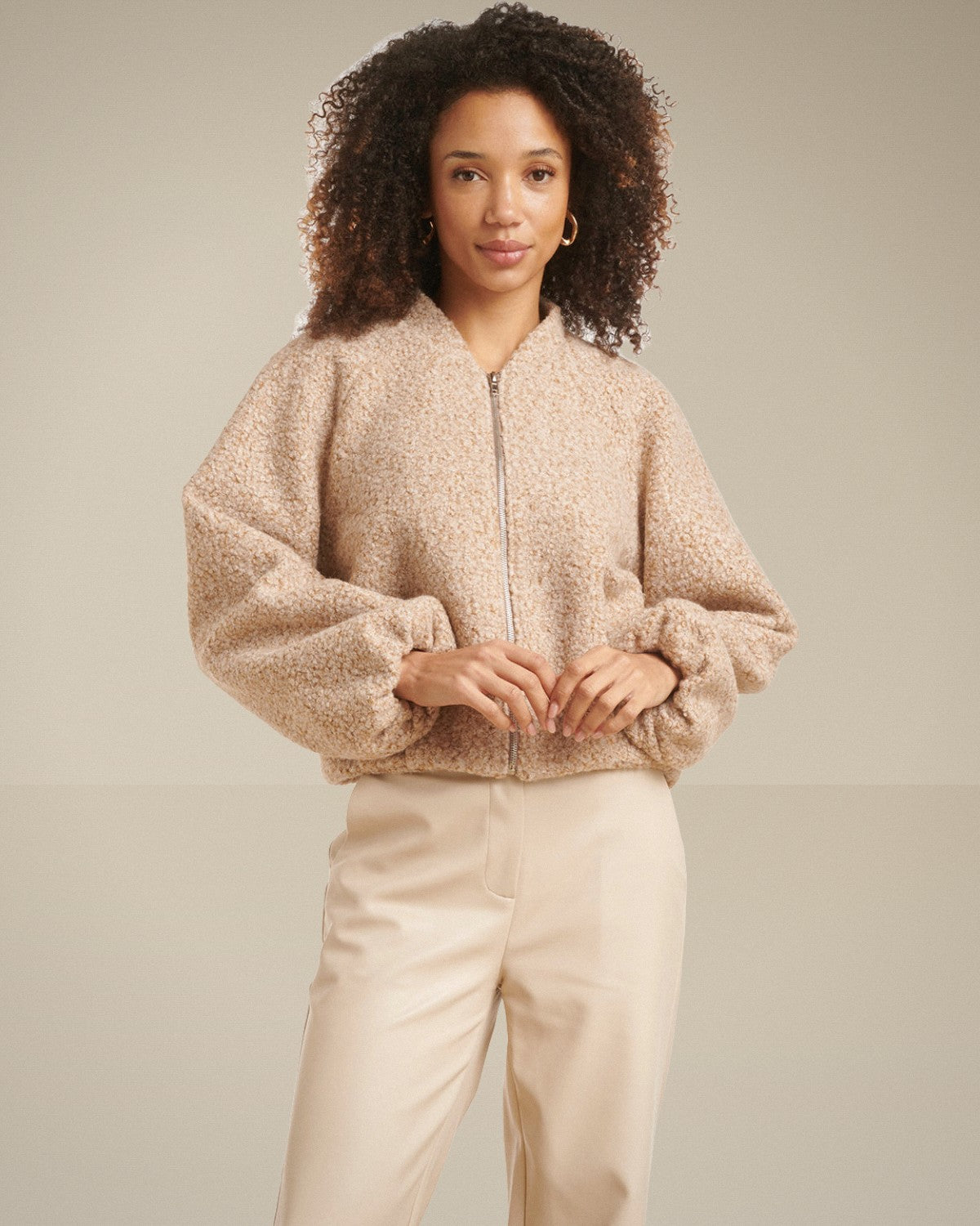 Chaqueta de Bouclé con Cremallera Arena – victoriamode