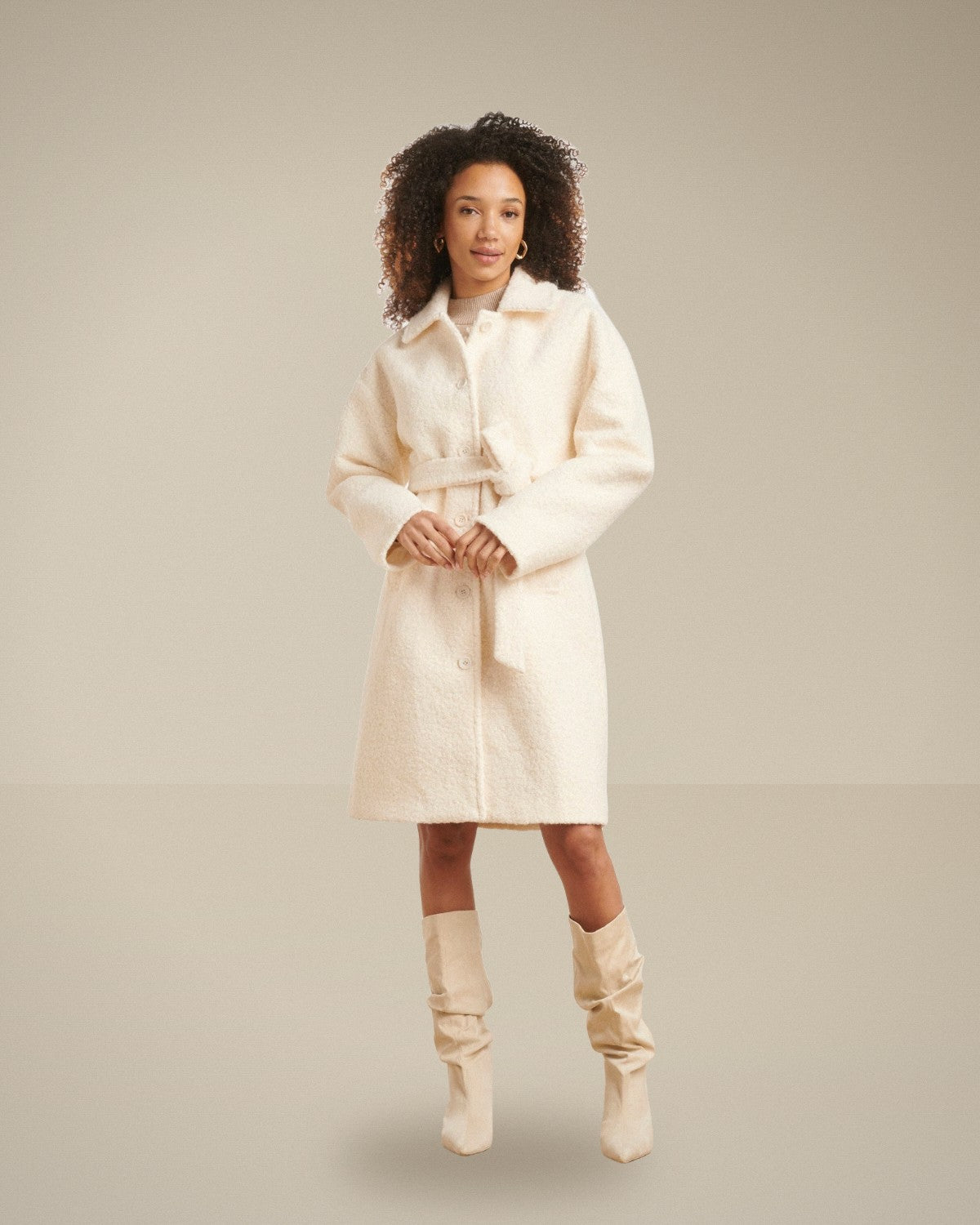 Abrigo de Bouclé con Cinturón Blanco Marfil – victoriamode
