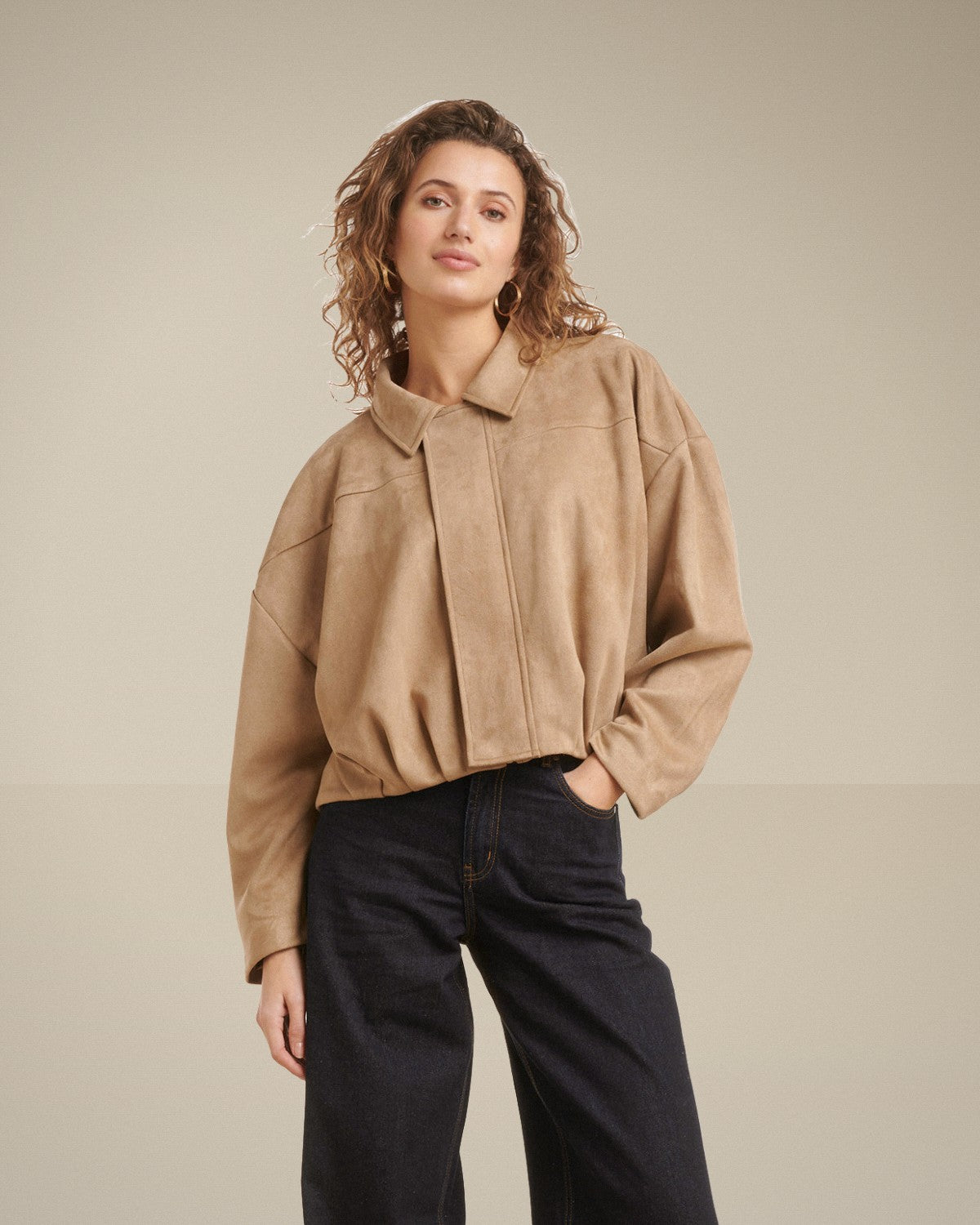 Chaqueta Corta de Ante Sintético Topo – victoriamode