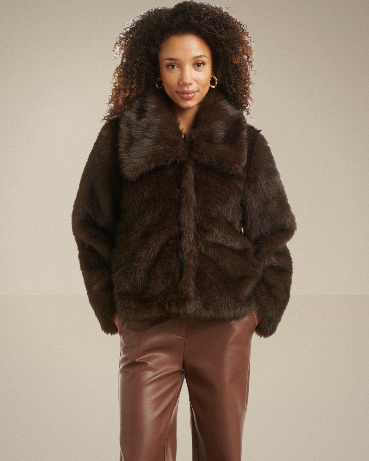 Chaqueta de Pelo Sintético Marrón Oscuro – victoriamode