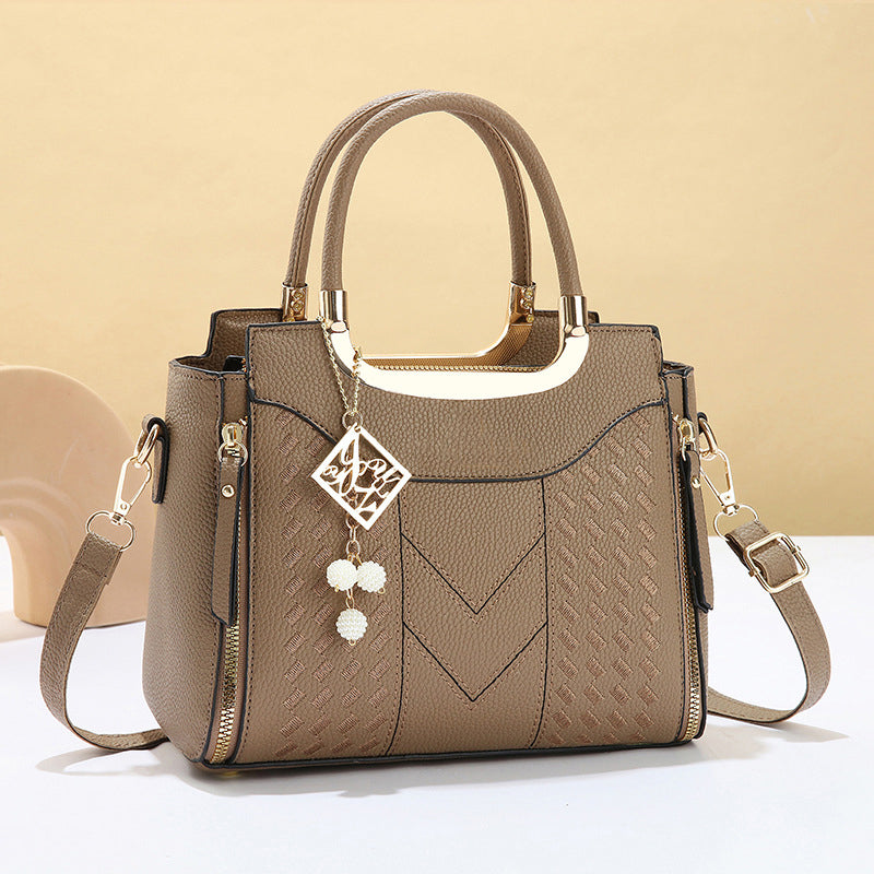 Bolso de Mano Costura en V